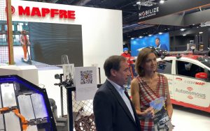 Reyes Maroto, ministra de Industria, en el stand de MAPFRE en el Global Mobility Call