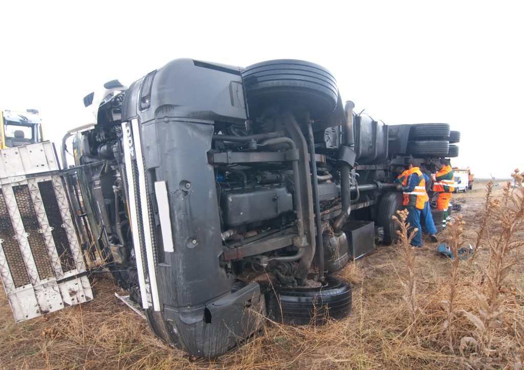 Siniestro-de-un-camion-scaled