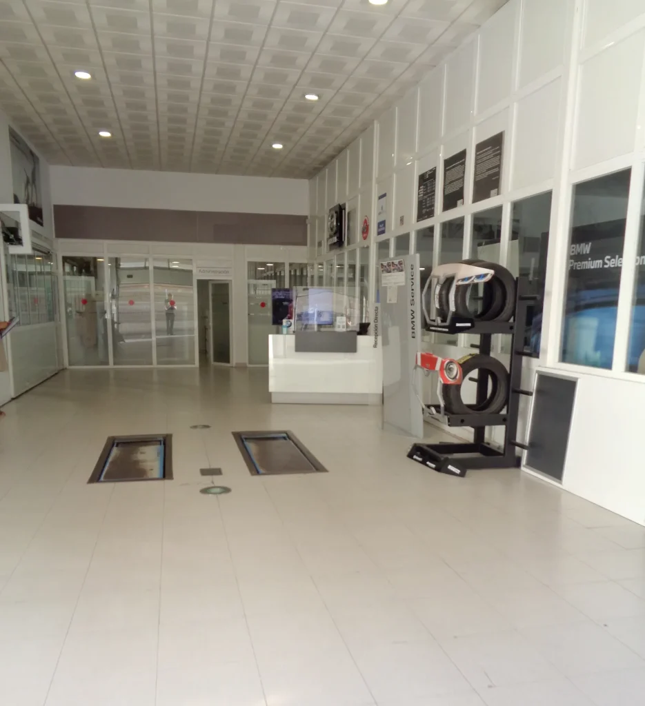 Interior-del-taller-Ramgarauto