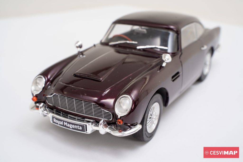 Aston Martin DB 5 escala 1:18l Magueta